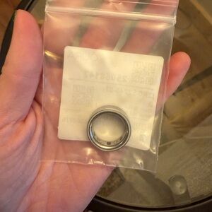 **BATTERY ISSUE - DESCRIPTION** Oura Ring Gen4 - Brushed Silver, Size 7
